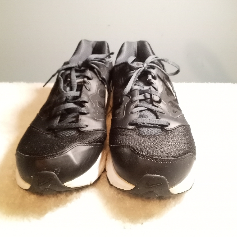 Mens Nike Sneakers Pre-owned Size 13